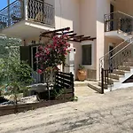 아파트 Bougainvillea Views - μπουκαμβίλια θέα *